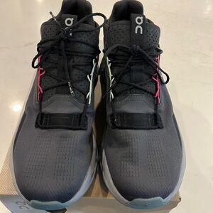 On Running Womens Cloudnova2 - worn 1x- No signs at all of wear . Original box!